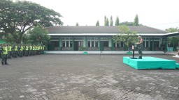 Dandim 0816/Sidoarjo Pimpin Apel Gelar Pasukan untuk Pastikan Pengamanan Pilkada 2024 Berjalan Aman dan Kondusif