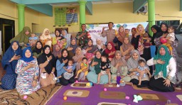Babinsa Penatarsewu Hadiri Kegiatan Sekolah Orang Tua Hebat (SOTH) Bina Keluarga Balitta Eliminasi Stunting (BKB Emas)