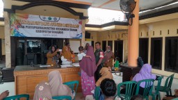 Babinsa Koramil 0816/14 Taman Hadiri Penyaluran PMT untuk Balita Stunting dan Gizi Kurang di Desa Pertapan Maduretno