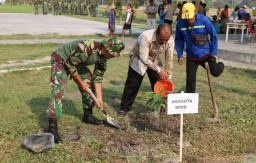 Hijaukan Desa Kedondong, Kodim 0816/Sidoarjo Bersama Warga Tanam Pohon untuk Masa Depan