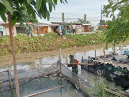 Kerja Bakti di Sungai Gedangrowo Desa Tlasih, Kolaborasi untuk Lingkungan Bersih dan Asri