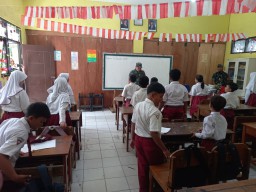 Koramil 0816/14 Taman Gelar Pembelajaran Matematika Metode GASING di SDN Wonocolo 4
