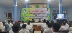 Babinsa Koramil 0816/09 Krian Hadiri Pengukuhan RT/RW dan LPMK Periode 2025-2029