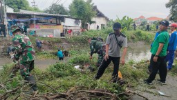 Jumat bersih Forkopimka Sidoarjo di Desa Sarirogo Sidoarjo.