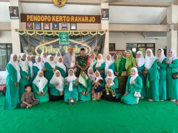 Babinsa Koramil 0816/10 Balongbendo Hadiri Diba’ Kubro Fatayat NU, Wujud Sinergi TNI dengan Masyarakat