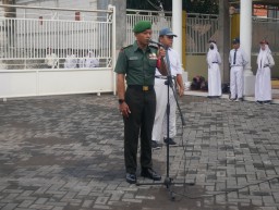 Babinsa Koramil 0816/17 Gedangan Jadi Pembina Upacara di SLB Negeri Gedangan, Semangat Kebangsaan untuk Semua
