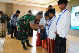 Peduli Sesama, Dandim 0816/Sidoarjo Dampingi Bupati Tinjau Khitanan Massal di RSUD Barat Krian