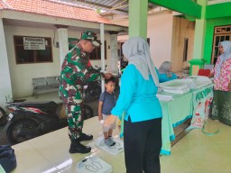 Babinsa Desa Simoketawang Dampingi Posyandu Balita, Dukung Kesehatan Anak Sejak Dini