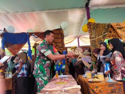 Babinsa Desa Becirongengor Hadiri Pameran Perayaan Penguatan Profil Pelajar Pancasila di SMP 2 Wonoayu