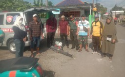 Babinsa Wonokasian Dampingi Fogging, Bersama Warga Cegah DBD di Dusun Klete