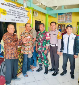 Babinsa Desa Penatarsewu Melaksanakan Kegiatan Pendampingan Penyaluran BLT-DD Tahap 1 Tahun 2025