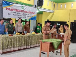 Danramil 0816/05 Tulangan Hadiri Pelantikan Mutasi Perangkat Desa Medalem