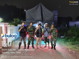 Babinsa Koramil 0816/14 Taman Dampingi Petani Panen Raya di Dusun Bulu