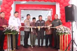 Forkopimda Sidoarjo Hadiri Peresmian Bank Jatim Cabang Pembantu Waru di Lokasi Baru, Serahkan Bantuan CSR Jamban Sehat