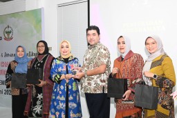 Ketua Persit KCK Daerah V/Brawijaya Ajak Anggota Gali Potensi Wirausaha Lewat Kunjungan Edukatif ke PT. Rembaka La Tulipe Sidoarjo
