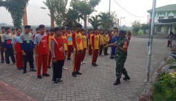 Anggota Babinsa Koramil 0816/06 Tanggulangin Berikan Materi Pelatihan PBB di SMK Ma, arif Tanggulangin