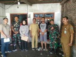 Menebar Harapan dari Balonggabus, Kolaborasi Babinsa Candi, Bakesbangpol, dan Irdam V/Brawijaya Tinjau Langsung Rumah Tak Layak Huni Milik Warga