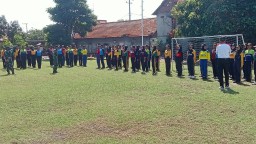 Menanam Jiwa Nasionalisme Sejak Dini, Babinsa Taman Latih 76 Pelajar Paskibraka Jelang HUT RI Ke-80