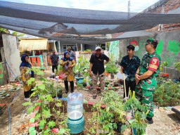 Babinsa Koramil 0816/16 Waru Dampingi Lomba RT Sehat, Bangun Budaya Hidup Bersih di Masyarakat