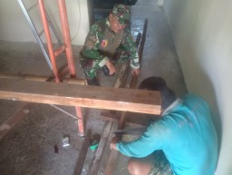 Wujud Nyata Kepedulian: Babinsa Koramil 0816/07 Krembung Dampingi Program RUTILAHU demi Hunian Layak dan Sejahtera bagi Warga