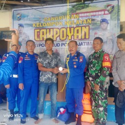 Tiga pilar kelurahan Gebang Sidoarjo cangkrukan dengan warga pesisir nelayan.