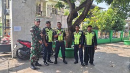 Babinsa Koramil 0816/01 Sidoarjo Patroli Siskamling di Desa Lemahputro : Kepedulian, Perkuat Keamanan dan Kebersamaan Warga