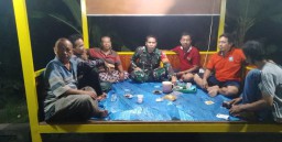Babinsa Bangsri Sertu Adi Priyono Jalin Keakraban dengan Warga Demi Ciptakan Desa Aman, Tertib, dan Kondusif