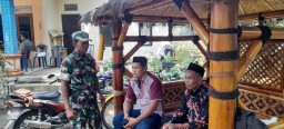 Babinsa Sertu Zaenal Arifin Gelar Komsos dan Patroli Siskamling di Sumokembangsri: Pererat Silaturahmi, Wujudkan Lingkungan Aman dan Kondusif