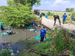 World CleanUp Day di Wonoayu: Kolaborasi TNI-Polri, Forpimka, dan Warga Wujudkan Sungai Bersih, Lingkungan Sehat, dan Kebersamaan