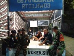 Babinsa Koramil 0816/16 Waru Gelar Patroli Bersama Banser untuk Meningkatkan Keamanan Wilayah