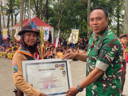 Babinsa Wonoayu Hadiri Penutupan Lomba Tingkat II Pramuka, Wujudkan Semangat Penggalang Berkarya dan Berbudaya