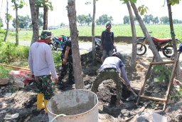 Hari ke-3 TMMD ke-126 Kodim 0816/Sidoarjo, Satgas dan Warga Wujudkan Rumah Layak Huni bagi warga