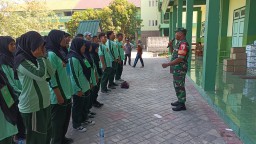 Danramil 0816/07 Krembung Tanamkan Wawasan Kebangsaan di SMK Islam Krembung: Bentuk Generasi Disiplin dan Cinta Tanah Air