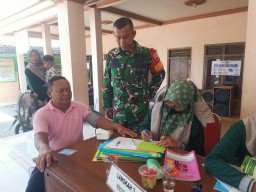 Babinsa Dampingi Posyandu: Wujudkan Tumbuh Kembang Sehat di Ketimang