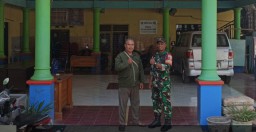 Babinsa Penatarsewu Tinjau Kesiapan Bangunan Calon Koperasi Merah Putih untuk Dukung Pemberdayaan Ekonomi Warga