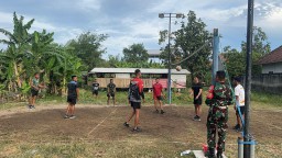 Serunya Kebersamaan Satgas TMMD ke-126 Sidoarjo dan Pemuda Kedondong di Lapangan Voli