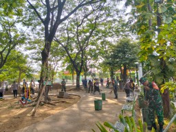 Sinergi TNI-Polri dan Warga Krian, Gelar Karya Bakti di Taman Abhirupa Peringati HUT Brimob ke-80
