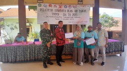 TMMD ke-126 Kodim 0816/Sidoarjo Berdayakan Warga Desa Kedondong Lewat Pelatihan Budidaya Ikan Air Tawar