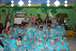 Cinta Tanah Air Anak Usia Dini, Sentuhan Humanis Satgas TMMD di TK Kedondong