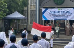 Babinsa Sukodono Tanamkan Disiplin dan Semangat Nasionalisme di SMP Islam Al-Chusnaini