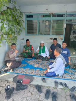 Perkuat Kebersamaan, Satgas TMMD ke-126 Kodim 0816/Sidoarjo Silaturahmi dengan Tokoh Agama di Desa Kedondong