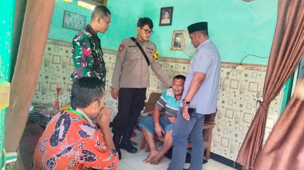 Gerak Cepat dan Penuh Kepedulian, TNI-Polri Bersama Pemdes Trompoasri Evakuasi ODGJ untuk Penanganan Lebih Optimal