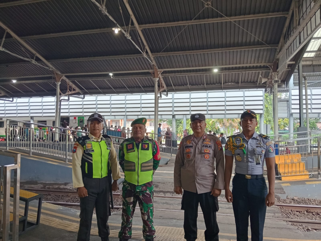 Pengamanan Posko Terpadu Lebaran 2026 di Stasiun Sidoarjo Berjalan Humanis dan Kondusif