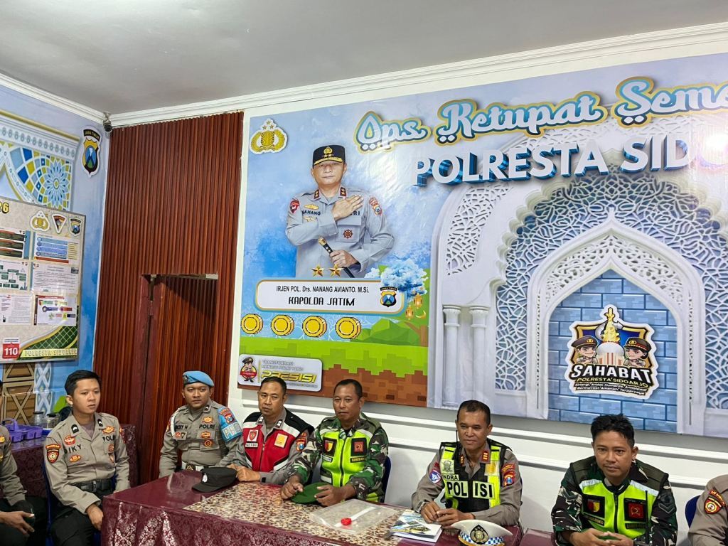 Sinergi TNI-Polri dan Instansi Terkait Amankan Arus Mudik di Pos Terpadu Krian