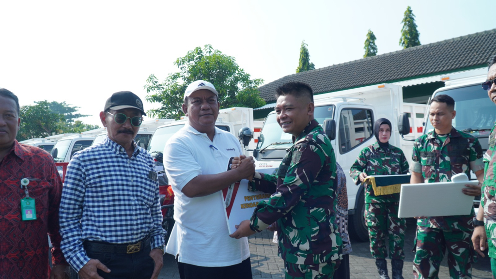 Dandim 0816/Sidoarjo Serahkan Sarpras KDKMP untuk Desa, Perkuat Ekonomi Warga