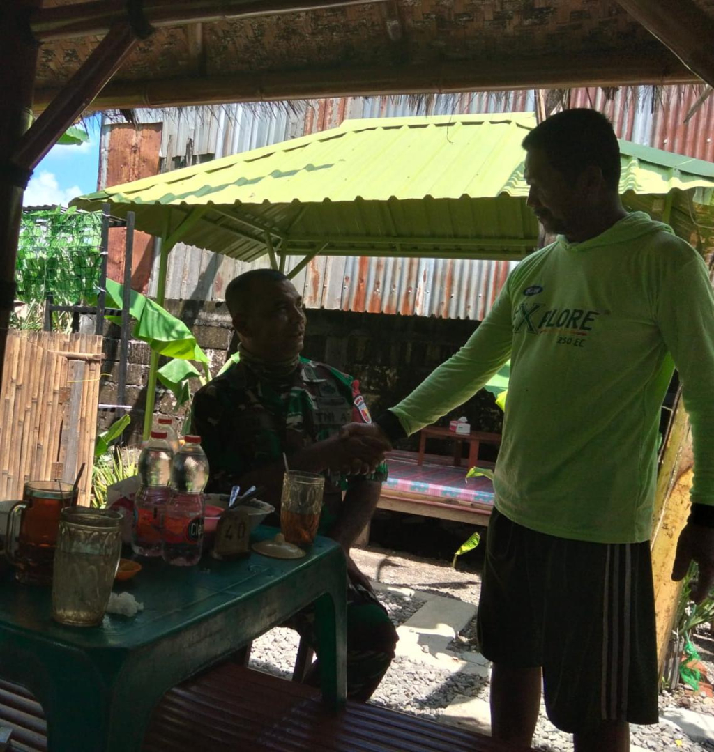 Babinsa Kepuhkemiri Rajut Silaturahmi Bersama Warga Jaga Keamanan Wilayah
