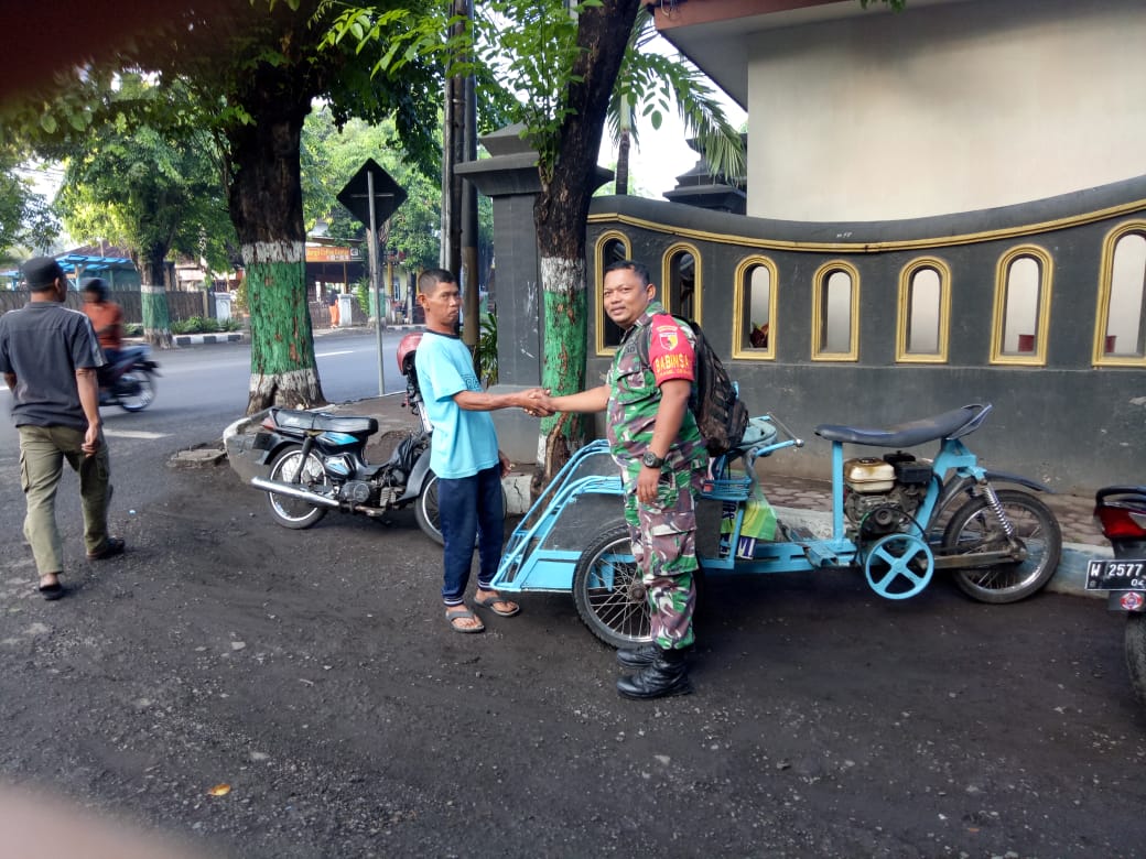 Personil Jabon Komsos Dengan Pedagang Kaki Lima.