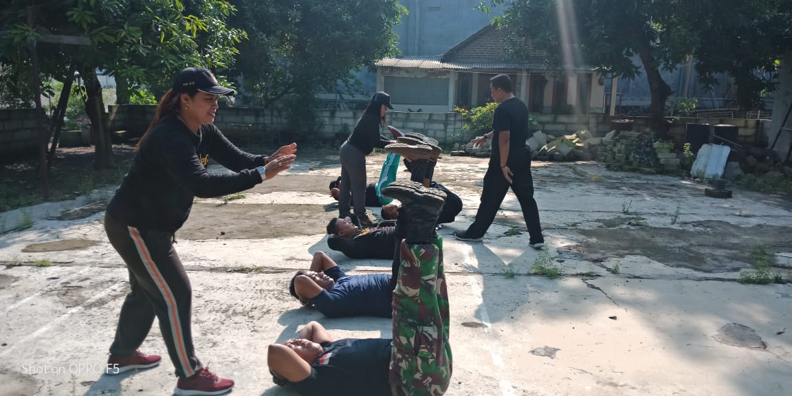 Babinsa koramil0816/10 Balongbendo Berikan Bela Negara terhadap security