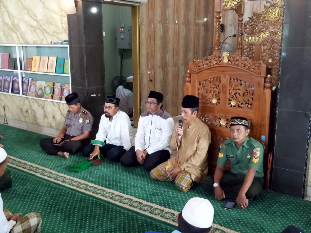 Babinsa Serma Hasan Basri hadiri safari jum'at di Masjid Darul Falihin