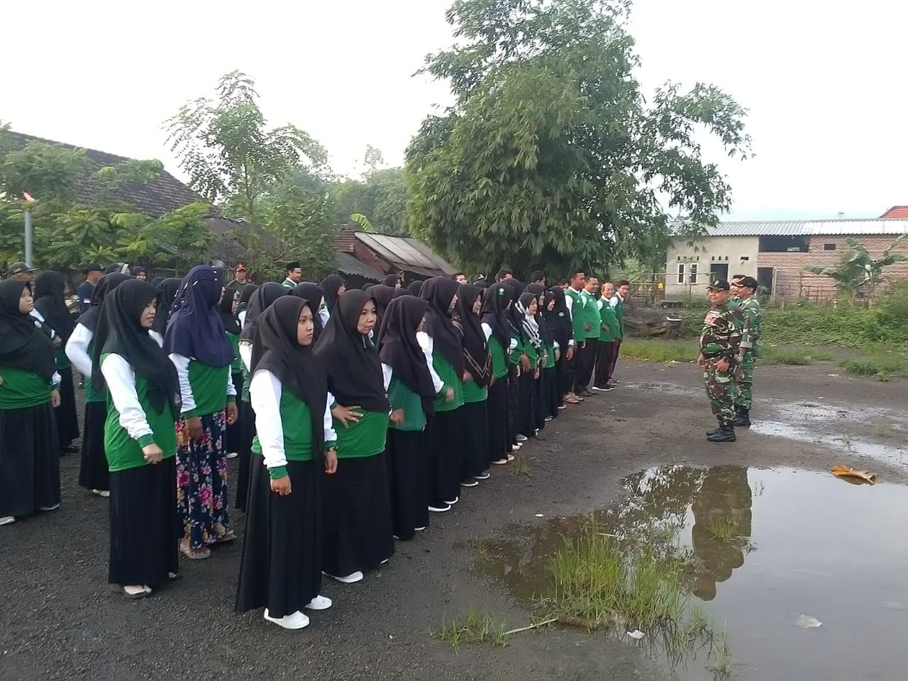 Anggota Ramil 07/krembung melatih PBB di PP Burhanul Hidayah